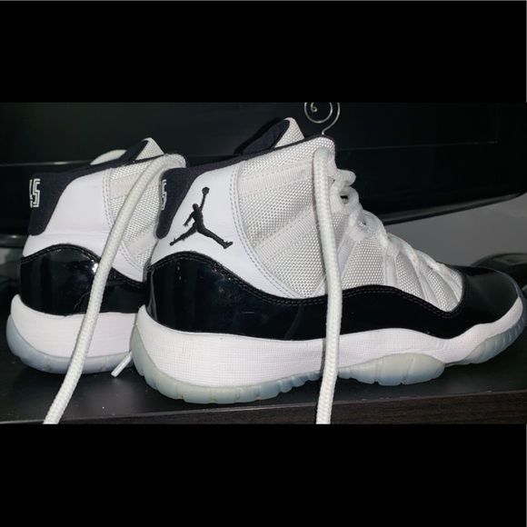 Jordan Shoes - Jordan 11 Retro Concords (2018)